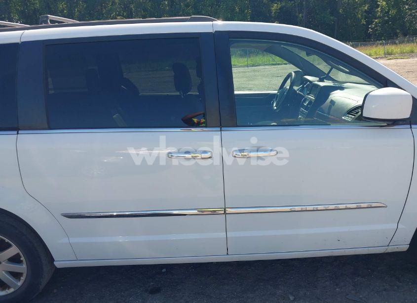 Photo 13 of 2016 Chrysler Town & COUNTRY TOURING (VIN 2C4RC1BG7GR303923)