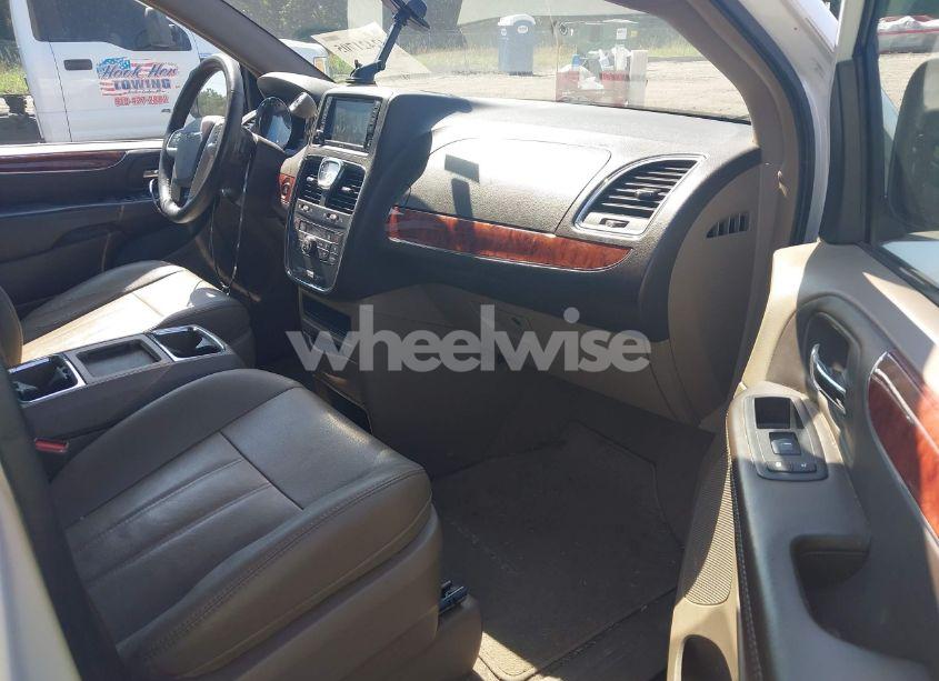 Photo 5 of 2016 Chrysler Town & COUNTRY TOURING (VIN 2C4RC1BG7GR303923)