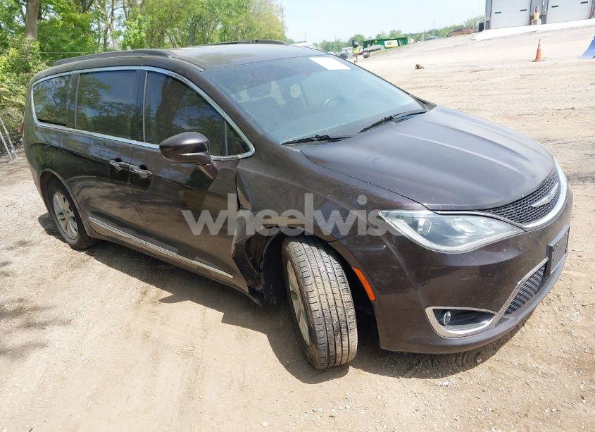 2017 Chrysler Pacifica TOURING-L (VIN 2C4RC1BG7HR527307) main photo