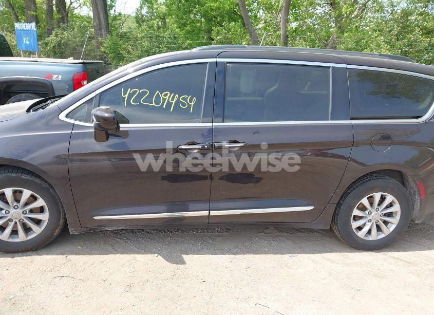 Photo 14 of 2017 Chrysler Pacifica TOURING-L (VIN 2C4RC1BG7HR527307)