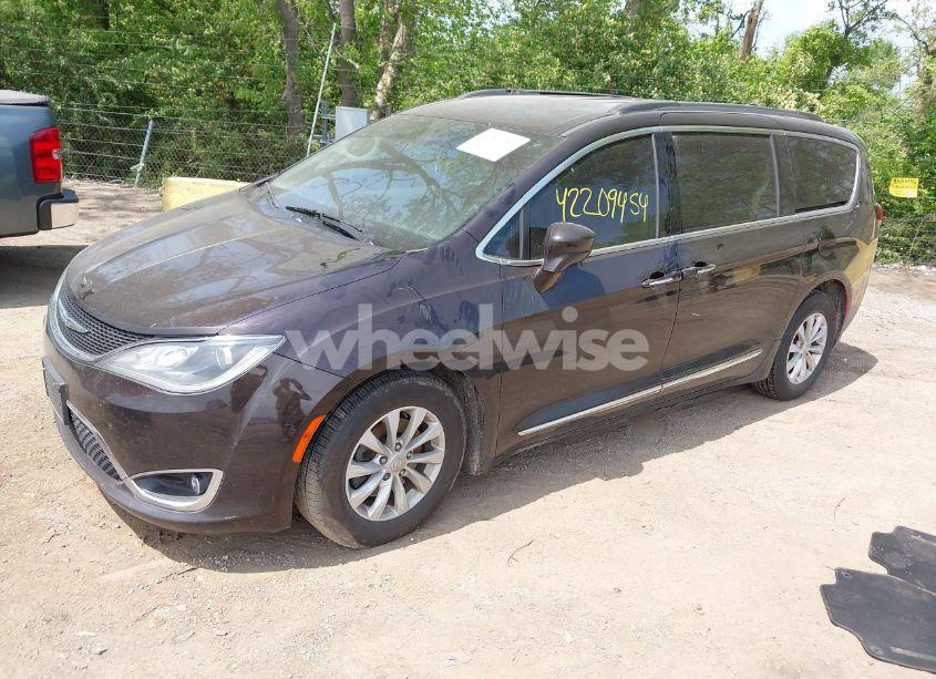 Photo 2 of 2017 Chrysler Pacifica TOURING-L (VIN 2C4RC1BG7HR527307)