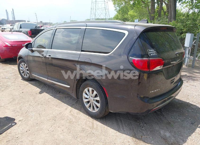 Photo 3 of 2017 Chrysler Pacifica TOURING-L (VIN 2C4RC1BG7HR527307)