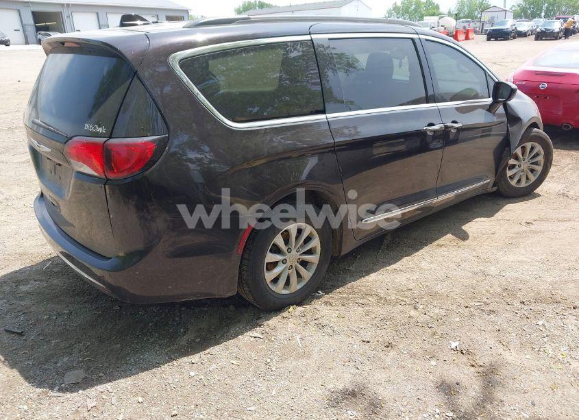 Photo 4 of 2017 Chrysler Pacifica TOURING-L (VIN 2C4RC1BG7HR527307)