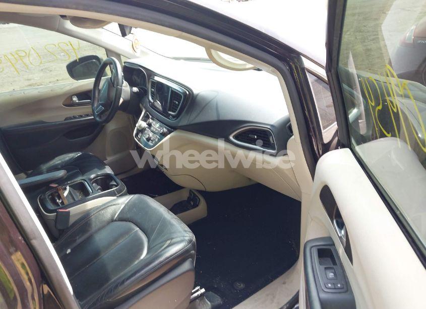 Photo 5 of 2017 Chrysler Pacifica TOURING-L (VIN 2C4RC1BG7HR527307)