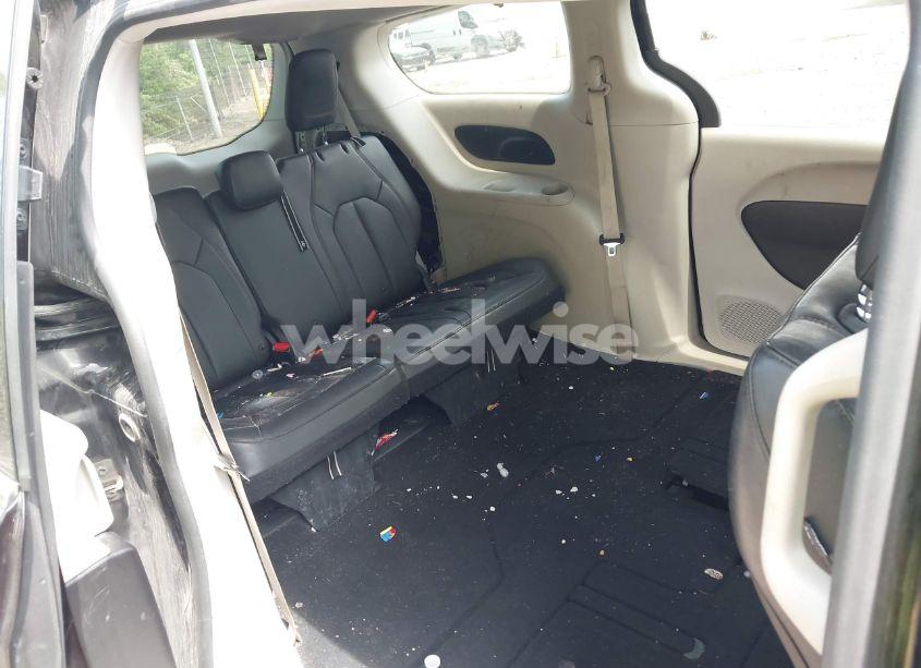 Photo 8 of 2017 Chrysler Pacifica TOURING-L (VIN 2C4RC1BG7HR527307)