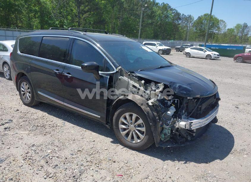 2017 Chrysler Pacifica TOURING-L (VIN 2C4RC1BG7HR539716) main photo