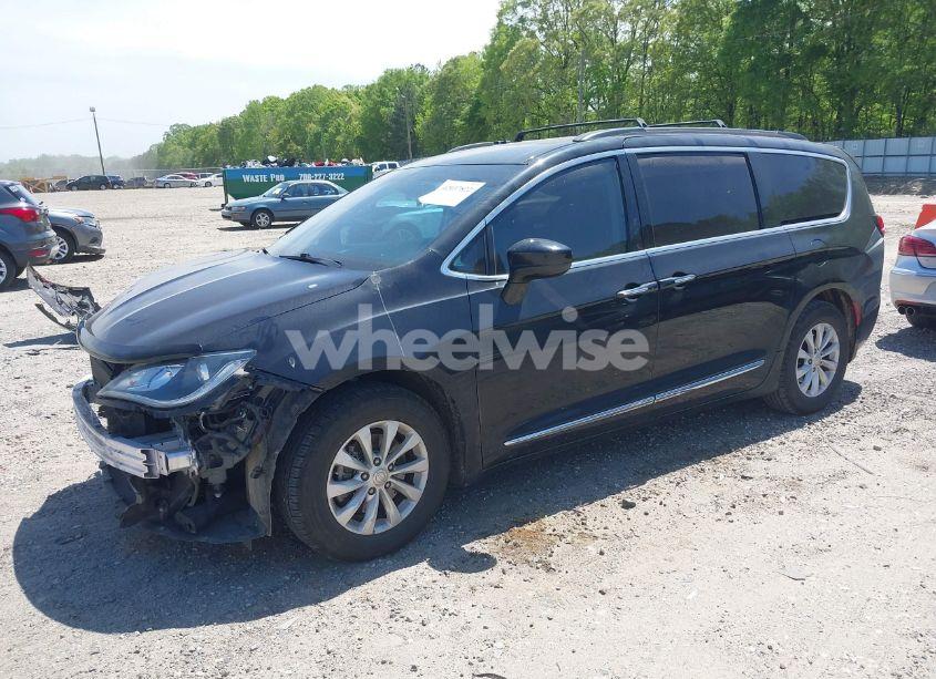 Photo 2 of 2017 Chrysler Pacifica TOURING-L (VIN 2C4RC1BG7HR539716)