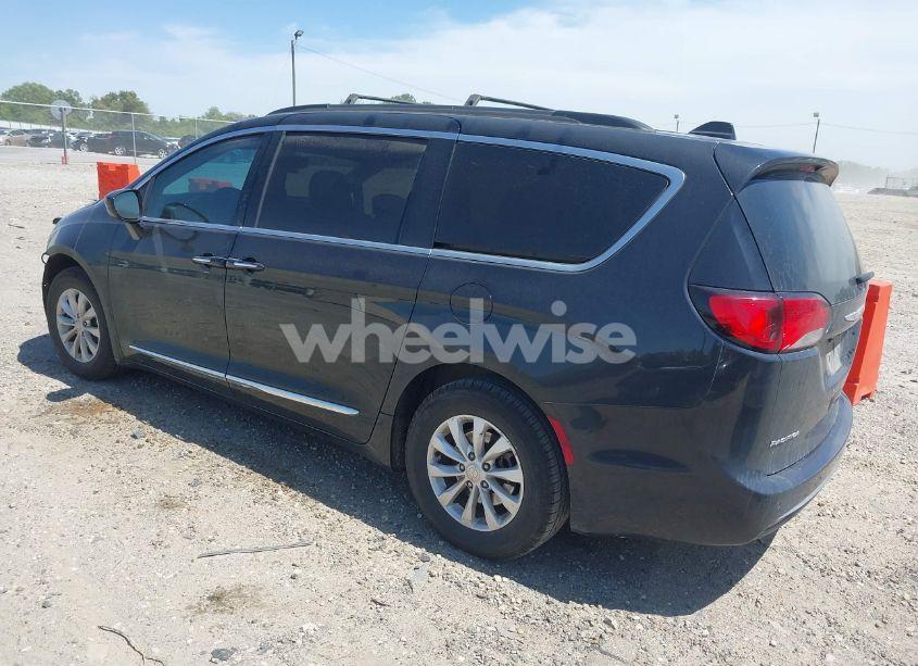 Photo 3 of 2017 Chrysler Pacifica TOURING-L (VIN 2C4RC1BG7HR539716)