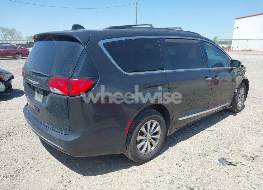 Photo 4 of 2017 Chrysler Pacifica TOURING-L (VIN 2C4RC1BG7HR539716)