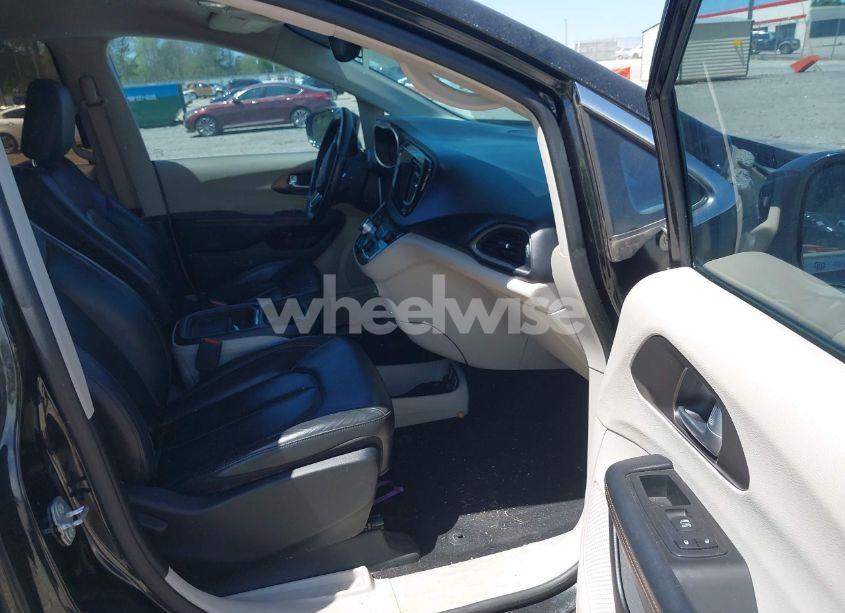 Photo 5 of 2017 Chrysler Pacifica TOURING-L (VIN 2C4RC1BG7HR539716)