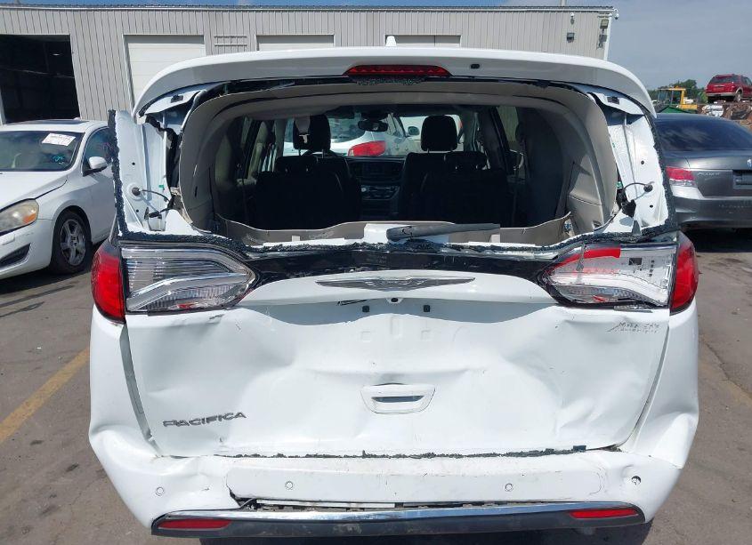 Photo 16 of 2017 Chrysler Pacifica TOURING-L (VIN 2C4RC1BG7HR627388)