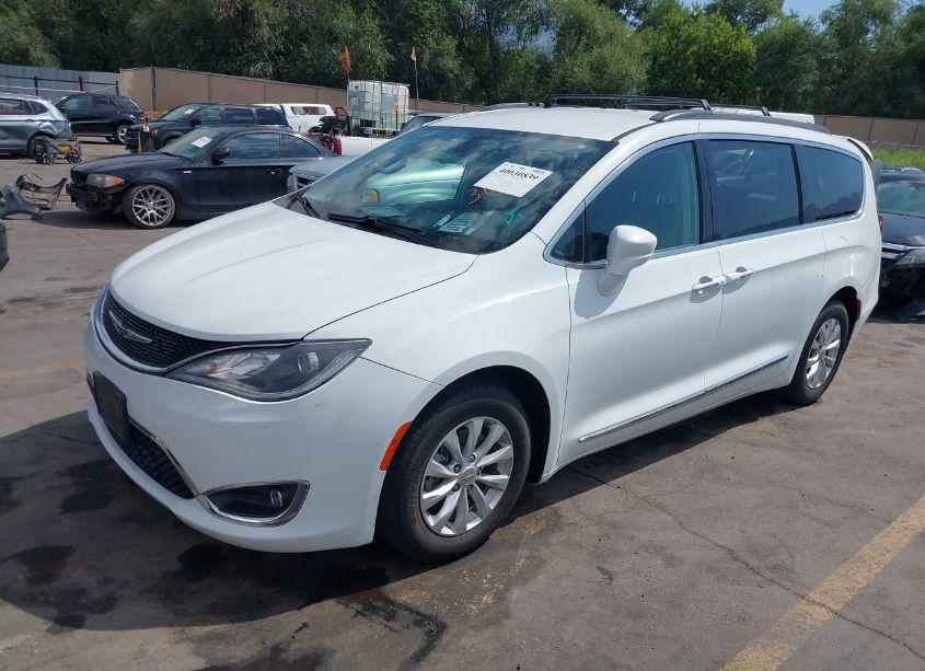 Photo 2 of 2017 Chrysler Pacifica TOURING-L (VIN 2C4RC1BG7HR627388)