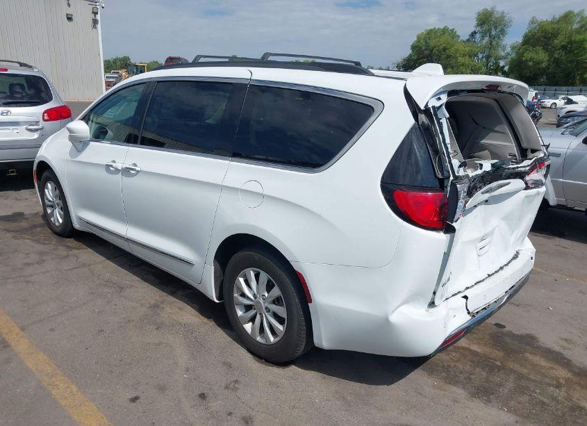 Photo 3 of 2017 Chrysler Pacifica TOURING-L (VIN 2C4RC1BG7HR627388)