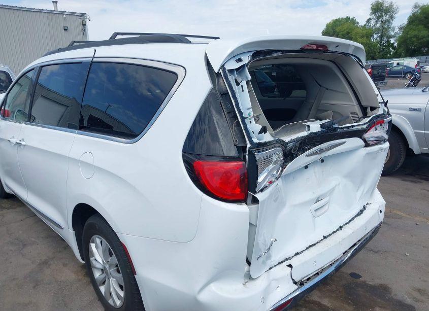 Photo 6 of 2017 Chrysler Pacifica TOURING-L (VIN 2C4RC1BG7HR627388)