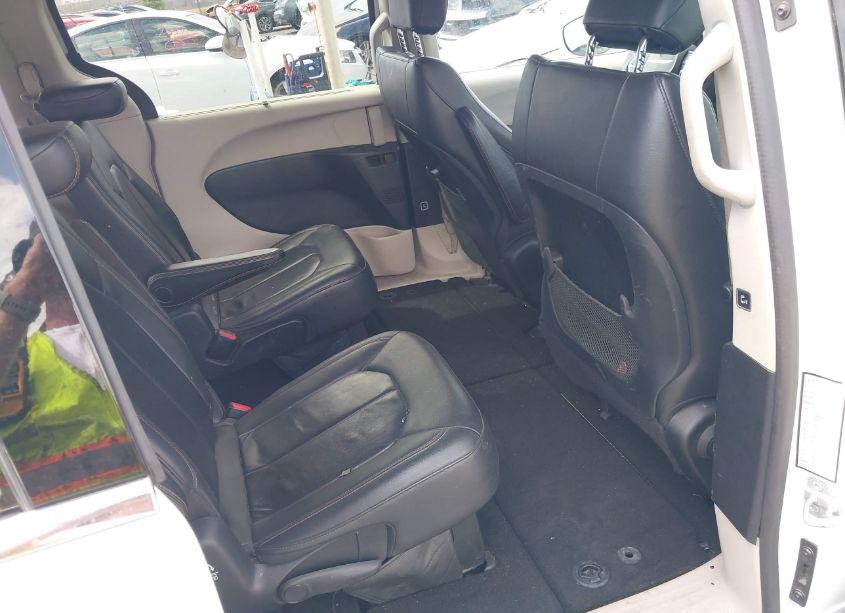 Photo 8 of 2017 Chrysler Pacifica TOURING-L (VIN 2C4RC1BG7HR627388)