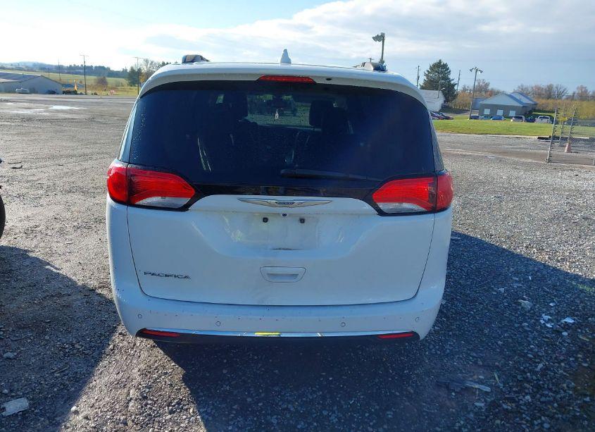 Photo 16 of 2017 Chrysler Pacifica TOURING-L (VIN 2C4RC1BG7HR642134)