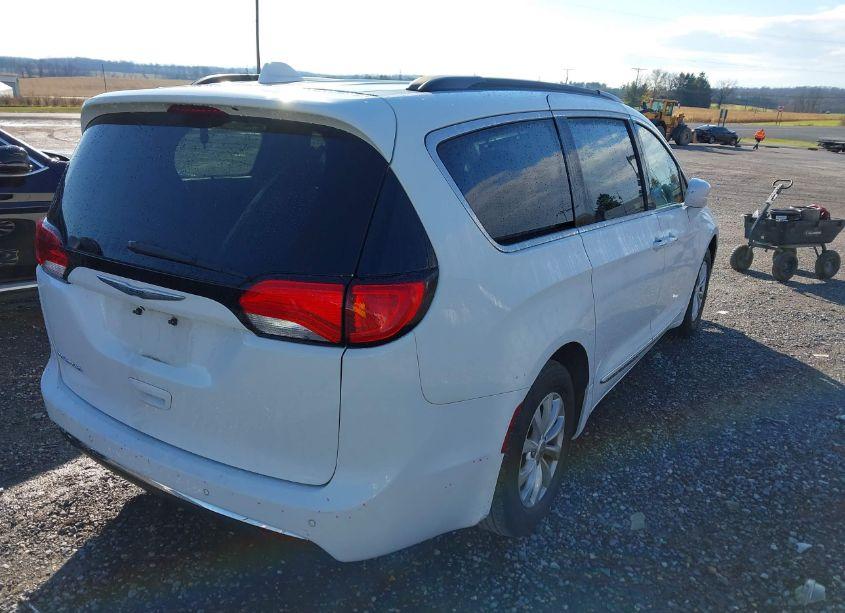 Photo 4 of 2017 Chrysler Pacifica TOURING-L (VIN 2C4RC1BG7HR642134)