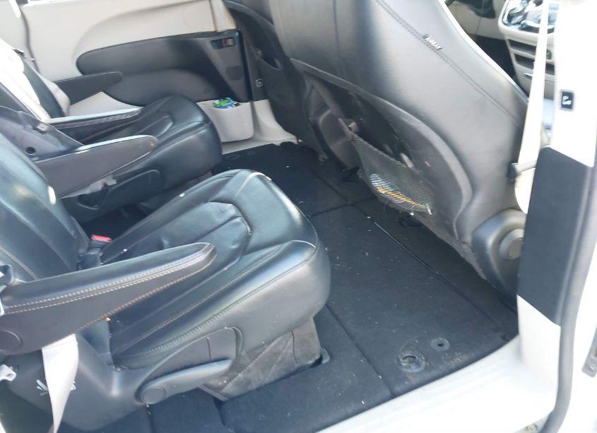 Photo 8 of 2017 Chrysler Pacifica TOURING-L (VIN 2C4RC1BG7HR642134)