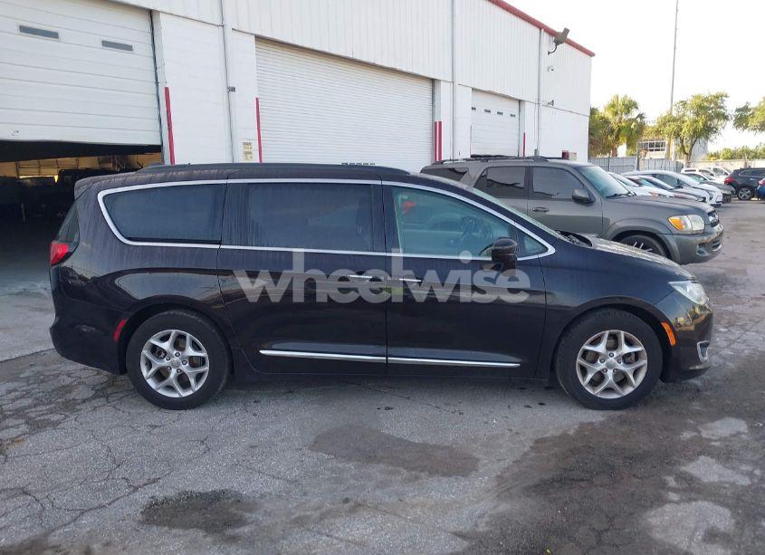 Photo 13 of 2017 Chrysler Pacifica TOURING-L (VIN 2C4RC1BG7HR667857)