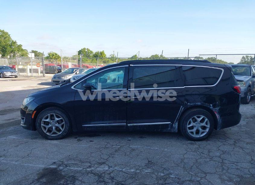 Photo 14 of 2017 Chrysler Pacifica TOURING-L (VIN 2C4RC1BG7HR667857)