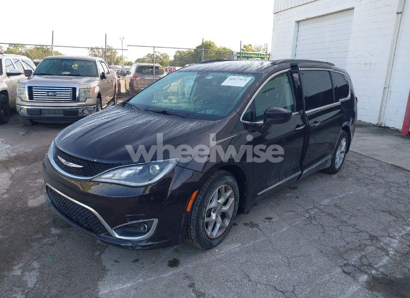 Photo 2 of 2017 Chrysler Pacifica TOURING-L (VIN 2C4RC1BG7HR667857)