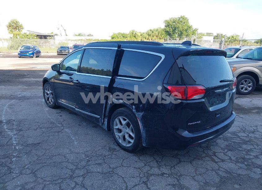 Photo 3 of 2017 Chrysler Pacifica TOURING-L (VIN 2C4RC1BG7HR667857)