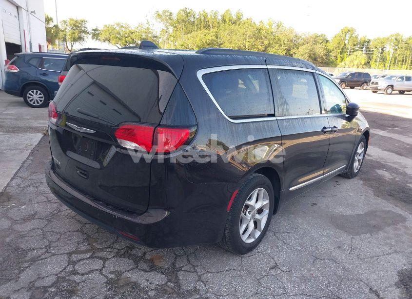 Photo 4 of 2017 Chrysler Pacifica TOURING-L (VIN 2C4RC1BG7HR667857)