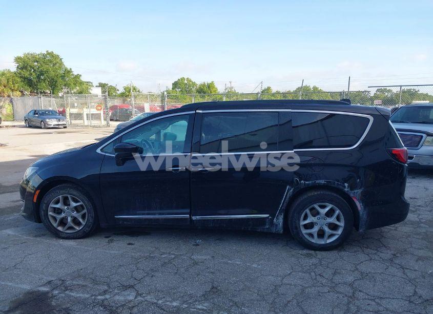 Photo 6 of 2017 Chrysler Pacifica TOURING-L (VIN 2C4RC1BG7HR667857)