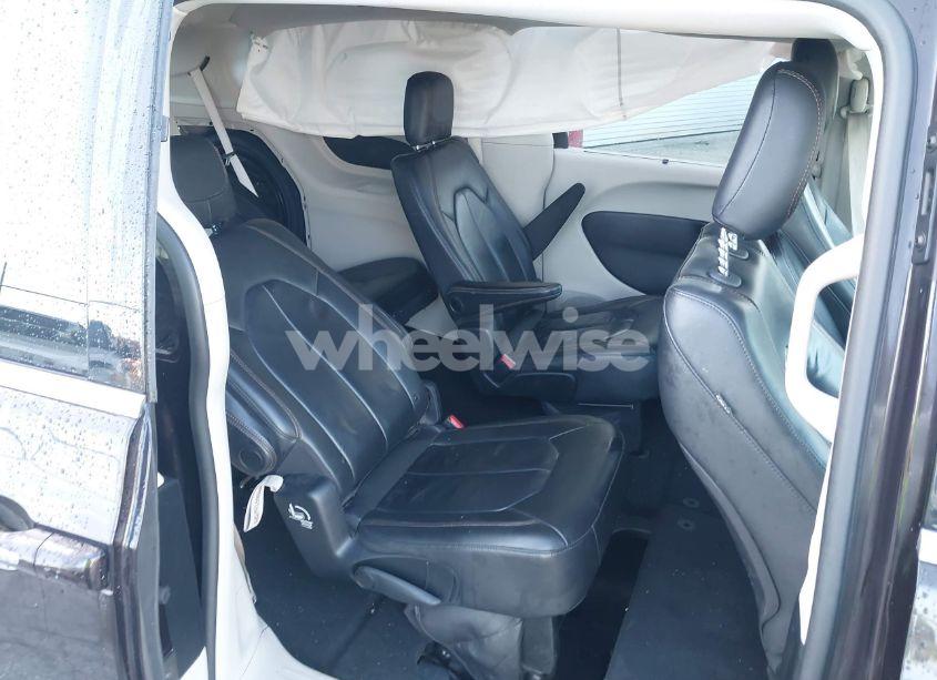 Photo 8 of 2017 Chrysler Pacifica TOURING-L (VIN 2C4RC1BG7HR667857)