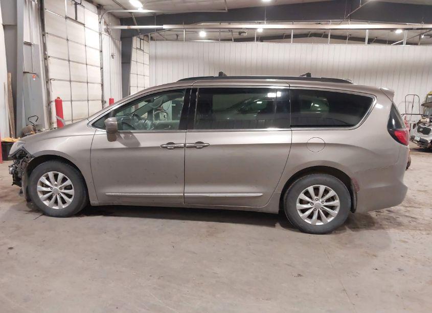 Photo 14 of 2017 Chrysler Pacifica TOURING-L (VIN 2C4RC1BG7HR803730)