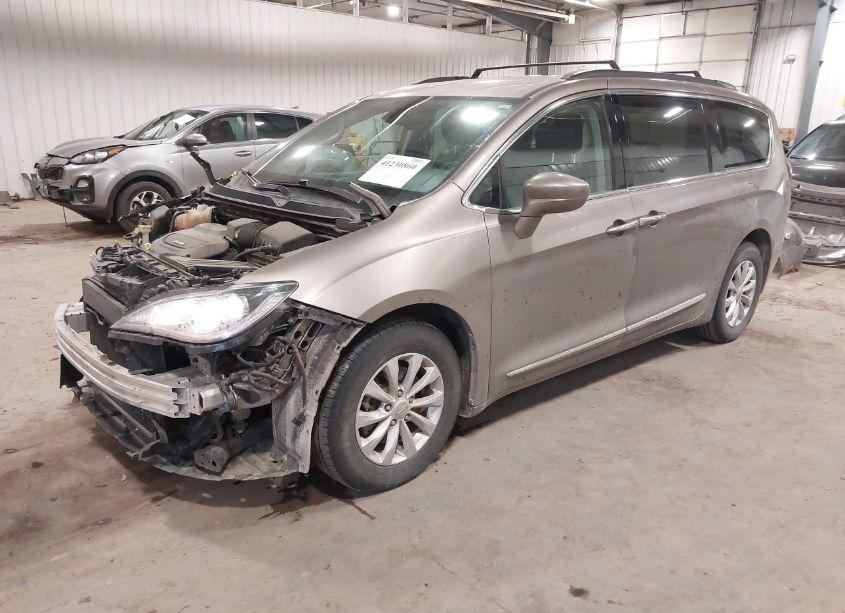 Photo 2 of 2017 Chrysler Pacifica TOURING-L (VIN 2C4RC1BG7HR803730)