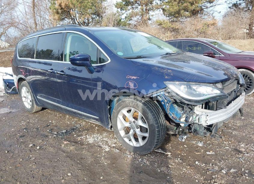 2017 Chrysler Pacifica TOURING-L (VIN 2C4RC1BG7HR816171) main photo