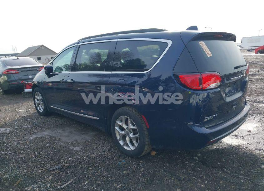 Photo 3 of 2017 Chrysler Pacifica TOURING-L (VIN 2C4RC1BG7HR816171)