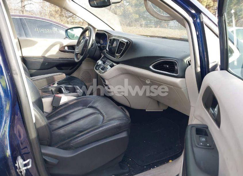 Photo 5 of 2017 Chrysler Pacifica TOURING-L (VIN 2C4RC1BG7HR816171)