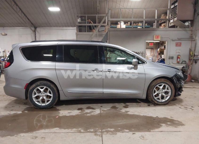 Photo 13 of 2017 Chrysler Pacifica TOURING-L (VIN 2C4RC1BG7HR831320)