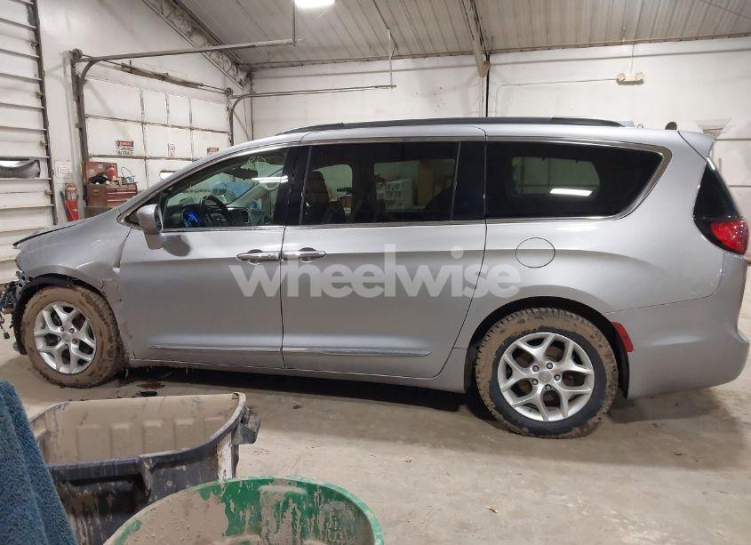 Photo 14 of 2017 Chrysler Pacifica TOURING-L (VIN 2C4RC1BG7HR831320)