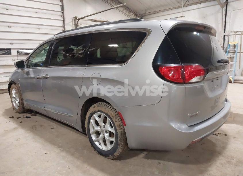 Photo 3 of 2017 Chrysler Pacifica TOURING-L (VIN 2C4RC1BG7HR831320)