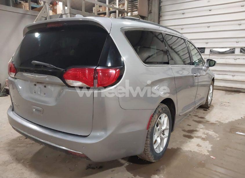 Photo 4 of 2017 Chrysler Pacifica TOURING-L (VIN 2C4RC1BG7HR831320)