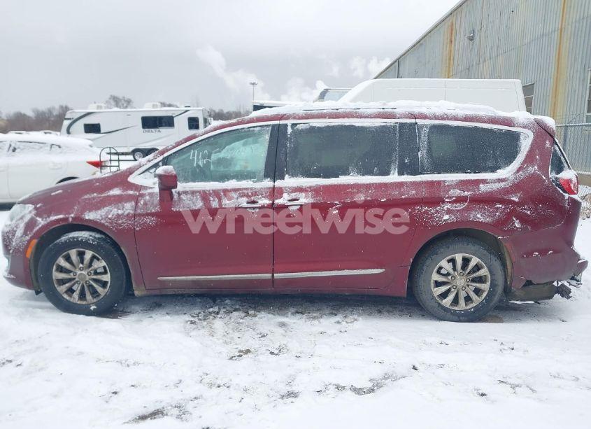 Photo 14 of 2018 Chrysler Pacifica TOURING L (VIN 2C4RC1BG7JR279663)