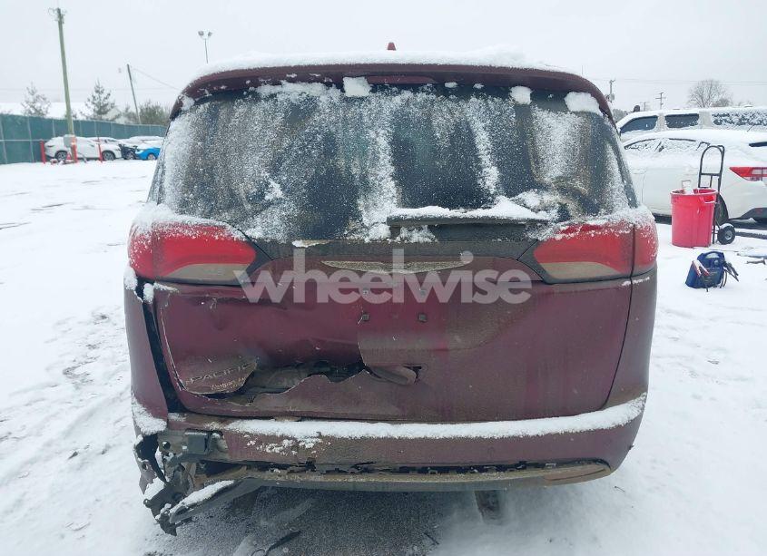 Photo 16 of 2018 Chrysler Pacifica TOURING L (VIN 2C4RC1BG7JR279663)