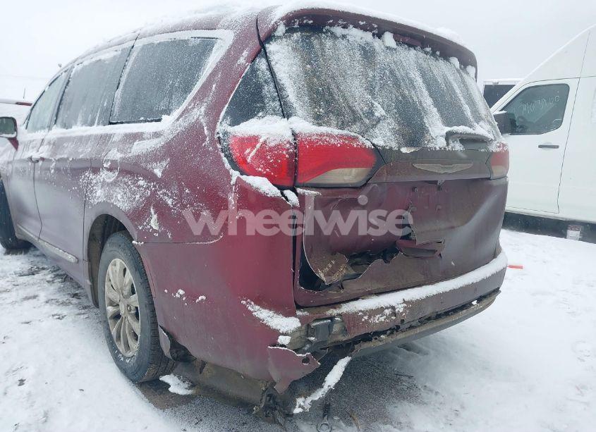 Photo 6 of 2018 Chrysler Pacifica TOURING L (VIN 2C4RC1BG7JR279663)