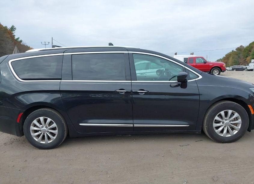 Photo 13 of 2018 Chrysler Pacifica TOURING L (VIN 2C4RC1BG7JR294485)