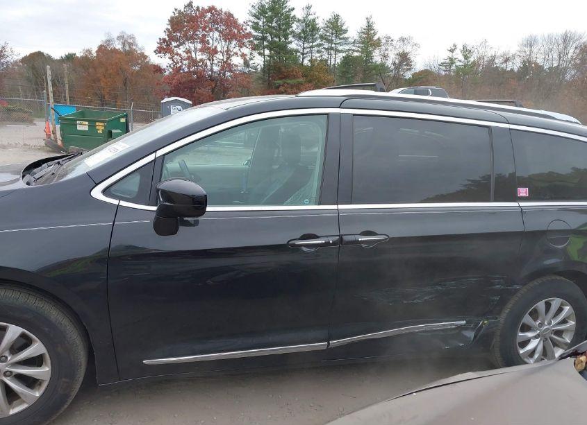 Photo 14 of 2018 Chrysler Pacifica TOURING L (VIN 2C4RC1BG7JR294485)