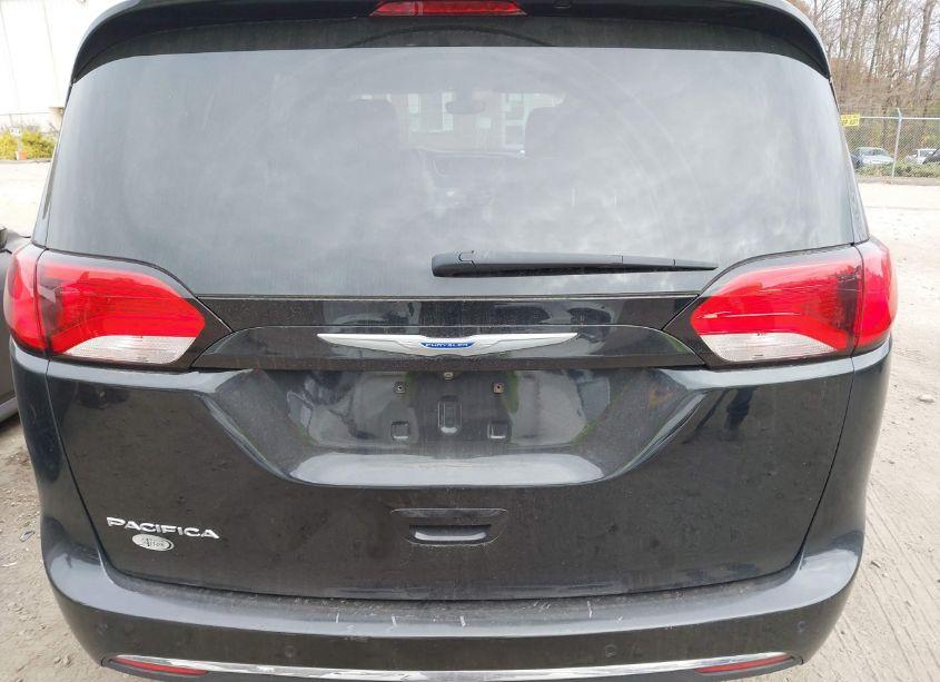 Photo 16 of 2018 Chrysler Pacifica TOURING L (VIN 2C4RC1BG7JR294485)