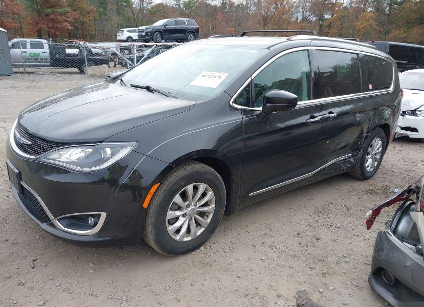 Photo 2 of 2018 Chrysler Pacifica TOURING L (VIN 2C4RC1BG7JR294485)