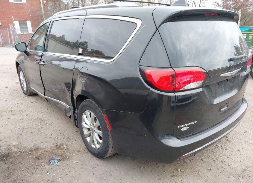 Photo 3 of 2018 Chrysler Pacifica TOURING L (VIN 2C4RC1BG7JR294485)