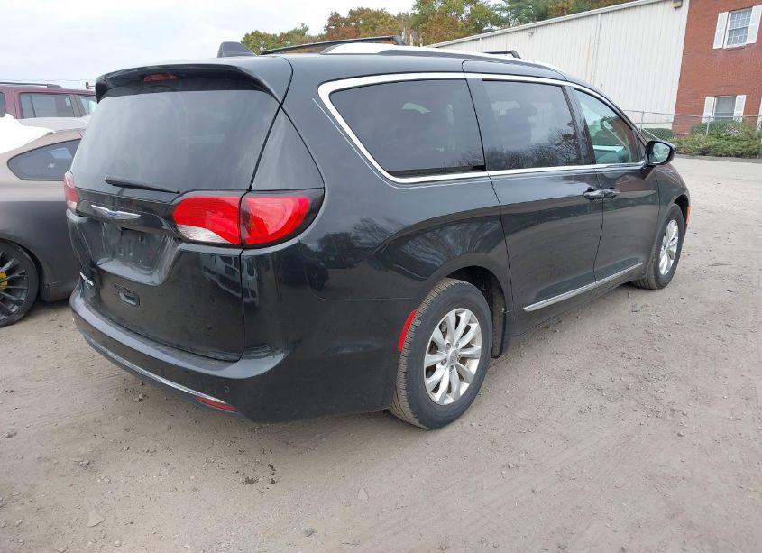 Photo 4 of 2018 Chrysler Pacifica TOURING L (VIN 2C4RC1BG7JR294485)