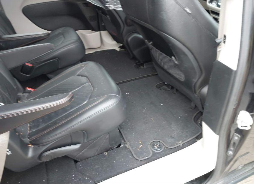 Photo 8 of 2018 Chrysler Pacifica TOURING L (VIN 2C4RC1BG7JR294485)