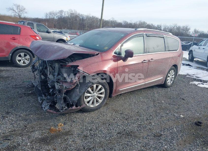 Photo 2 of 2019 Chrysler Pacifica TOURING L (VIN 2C4RC1BG7KR528514)