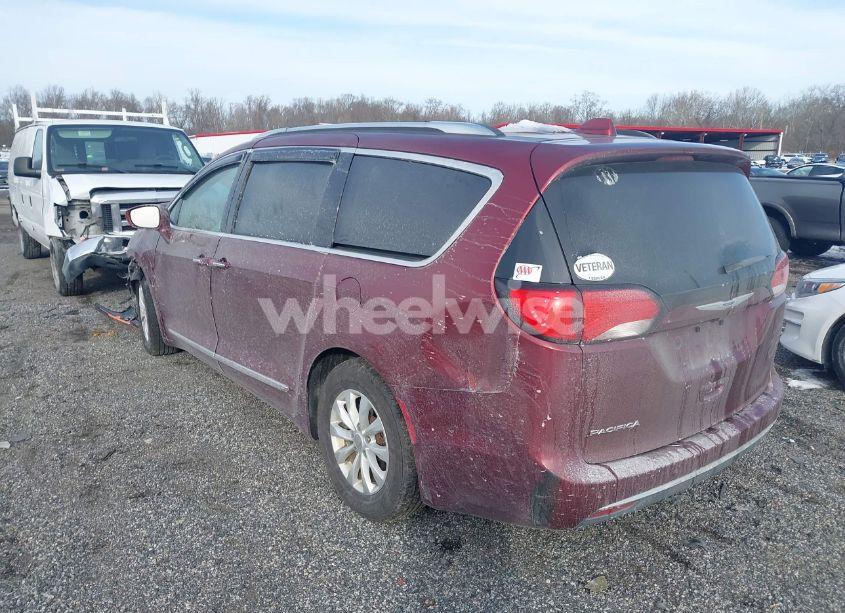 Photo 3 of 2019 Chrysler Pacifica TOURING L (VIN 2C4RC1BG7KR528514)